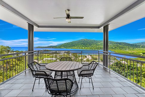 518/9a Hermitage Drive, AIRLIE BEACH QLD 4802