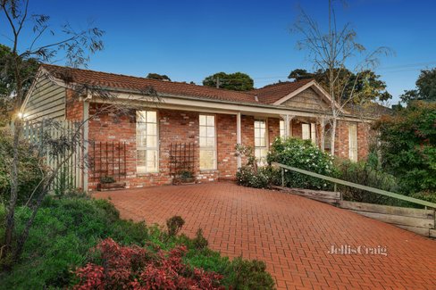 52 Allumba Drive St Helena 3088