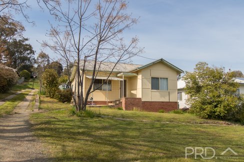 52 Clarke Street, TUMUT NSW 2720