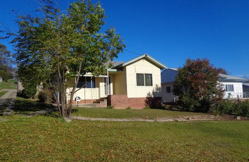 52 Clarke Street, TUMUT NSW 2720