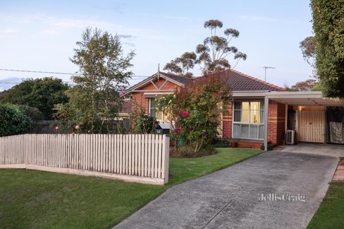 52 Leach Street Briar Hill 3088
