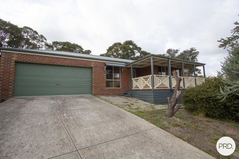 52 Oakbank Drive, MOUNT HELEN VIC 3350