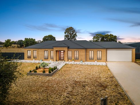 52 Pine Grove, GOORNONG VIC 3557