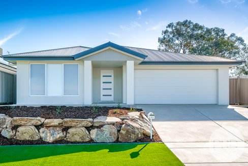52 Preston Crescent, LLOYD NSW 2650