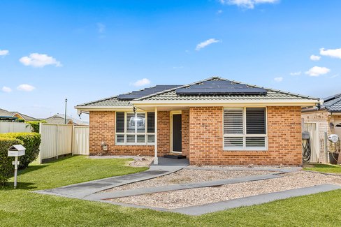52 Sunnybank Crescent, HORSLEY