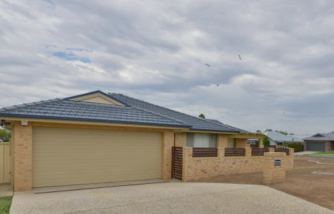 52 Warwick Road, TAMWORTH NSW 2340