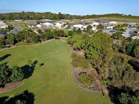 53 Bay Park Road, WONDUNNA QLD 4655