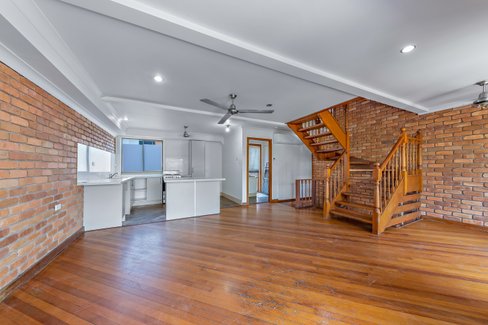 5/3 Beach Road, CANNONVALE QLD 4802