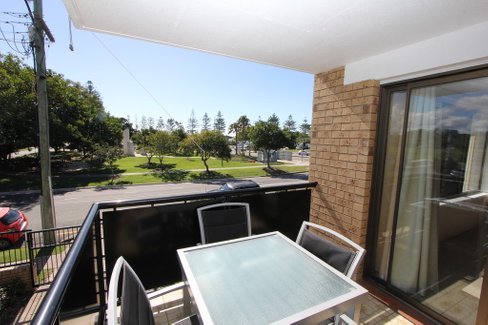 5/4 Broad Street, LABRADOR QLD 4215