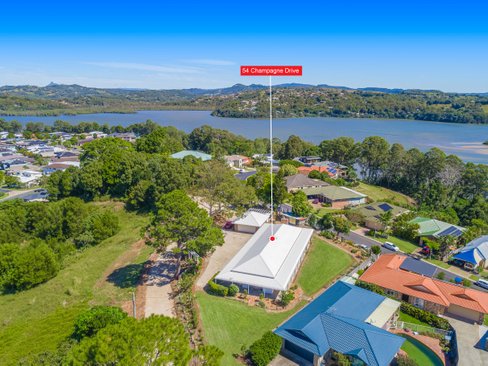 54 Champagne Drive, TWEED HEADS SOUTH NSW 2486