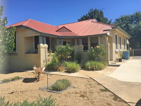 54 Graham Street, LAKE ALBERT NSW 2650