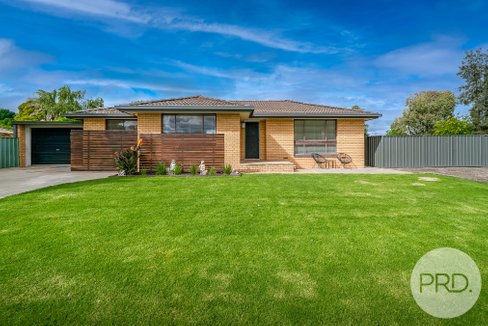 54 Maple Road, LAKE ALBERT NSW 2650
