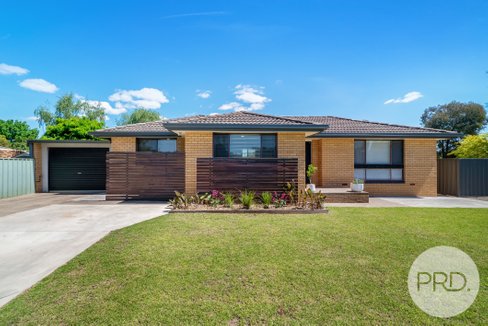 54 Maple Road, LAKE ALBERT NSW 2650
