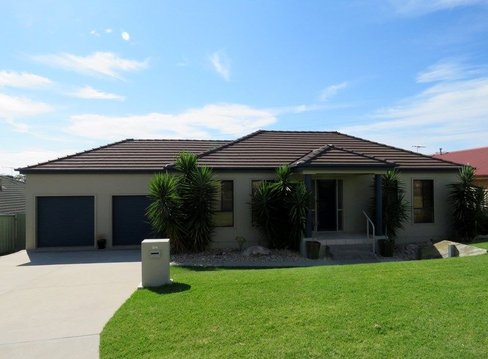 54 Mountain View Drive, LAVINGTON NSW 2641