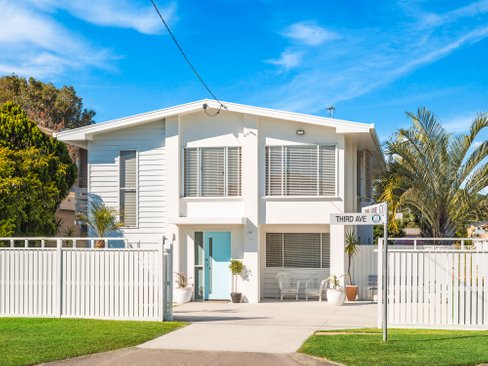 54 Third Avenue, PALM BEACH QLD 4221