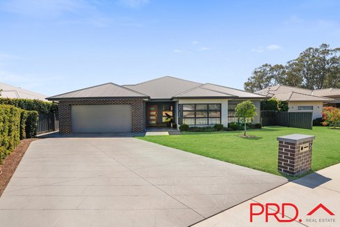 54 Warrah Drive, TAMWORTH NSW 2340