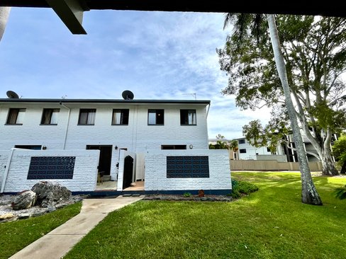 5/4 Wyndham Avenue, BOYNE ISLAND QLD 4680