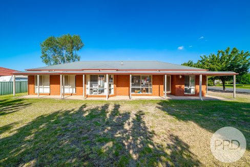 54 Yentoo Drive, GLENFIELD PARK NSW 2650