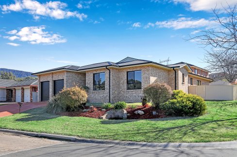 55 Brindabella Drive, HORSLEY NSW 2530