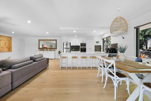 55 Simpsons Road, Elanora QLD 4221