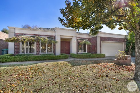 55 St Michaels Place, LAKE GARDENS VIC 3355
