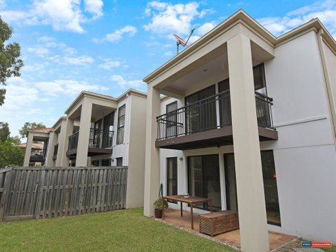 55/302 Christine Avenue, VARSITY LAKES QLD 4227