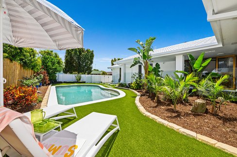 56 Dunlin Drive, Burleigh Waters QLD 4220