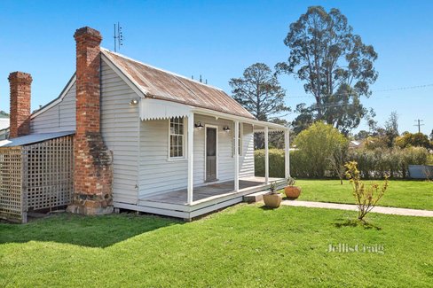 56 Main Road Campbells Creek 3451