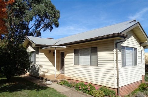 57 Cemetery Road, BATLOW NSW 2730