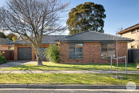 58 Lake Street, WENDOUREE VIC 3355