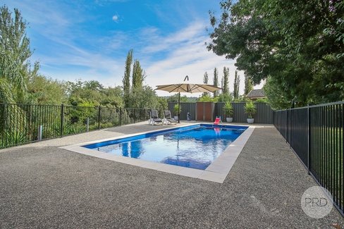 586 Manns Street, LAVINGTON NSW 2641