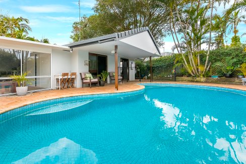 59 Oceanic Drive, MERMAID WATERS QLD 4218