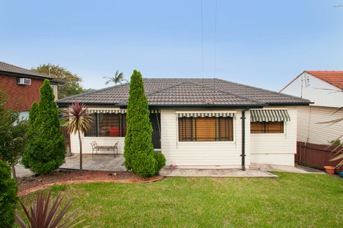 59 Weringa Avenue, LAKE HEIGHTS NSW 2502