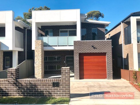 5a Singleton Avenue, EAST HILLS NSW 2213