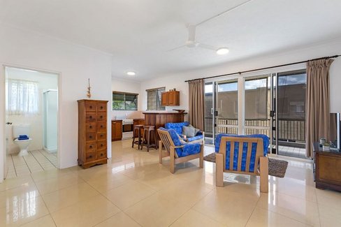 5B/42 Coral Esplanade, CANNONVALE QLD 4802