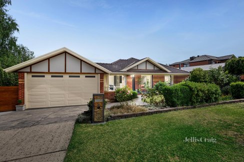 6 Angus Place Lilydale 3140