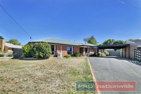 6 Ashley Grove, MOUNT HELEN VIC 3350