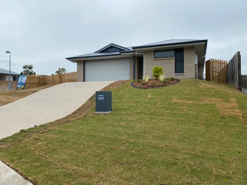 6 AVOCET Road, KIRKWOOD QLD 4680