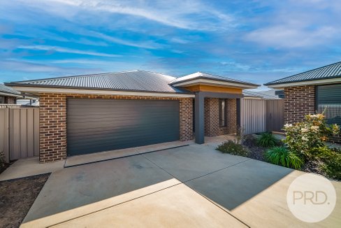 6 Beaurepaire Street, BOOROOMA NSW 2650