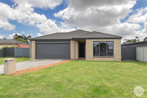 6 Bijou Close, DELACOMBE VIC 3356