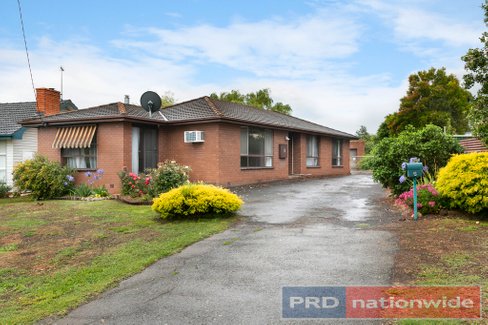 6 Blake Street, SKIPTON VIC 3361