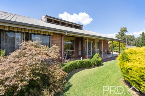 6 Blowering Road, TUMUT NSW 2720