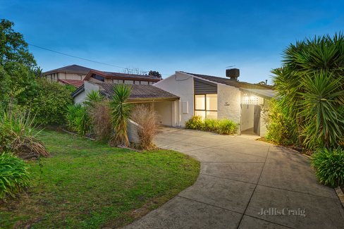 6 Braeside Drive Doncaster 3108