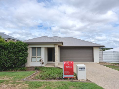 6 BUCHANEN Street, BOYNE ISLAND QLD 4680