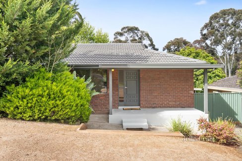 6 Carbora Dale Greensborough 3088