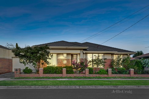 6 Carmel Avenue Mount Waverley 3149