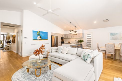 6 Coastline Crescent, ANNA BAY