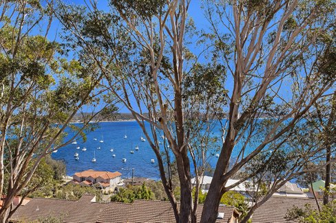 6 Corrie Parade, CORLETTE NSW 2315