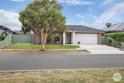 6 Darcy Drive, MINERS REST VIC 3352