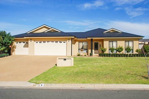 6 Dobell Place, LLOYD NSW 2650